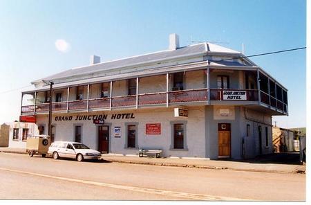Grand Junction Hotel - Accommodation Batemans Bay 0