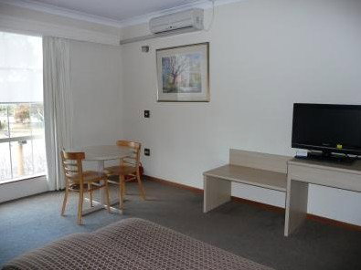 Hamiltons Townhouse Motel - Accommodation Batemans Bay 3