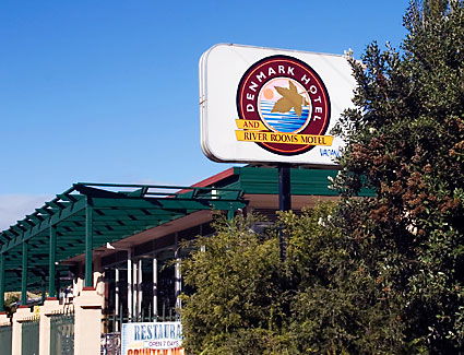 Denmark Hotel & River Rooms Motel - Accommodation Batemans Bay 0