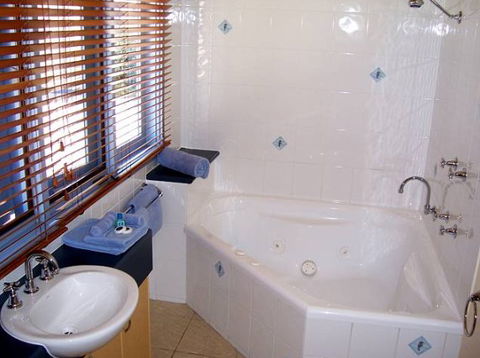 Rayville Boat Houses - Accommodation Batemans Bay 4