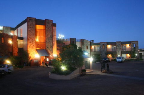 Desert Cave Hotel - Accommodation Batemans Bay 2