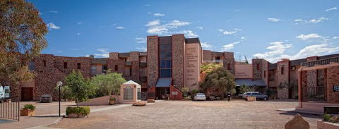 Desert Cave Hotel - Accommodation Batemans Bay 3