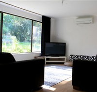 Clare Cottage on Wendouree - Accommodation Batemans Bay
