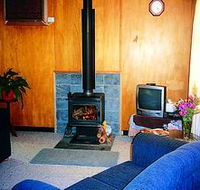 Black Jack Get-a-way - Magpies Nest - Accommodation Batemans Bay