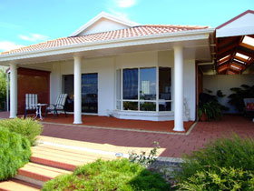 Close Encounters Bed And Breakfast - Accommodation Batemans Bay 0