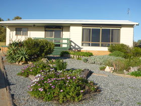 Oaklands Beach House - Accommodation Batemans Bay 0