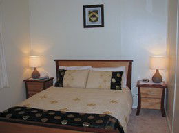 Louth Bay Holiday Apartment - Accommodation Batemans Bay 2