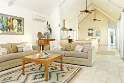 Absolute Beachfront Belongil Summerhouse - Accommodation Batemans Bay 1