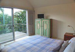 Absolute Beachfront Belongil Summerhouse - Accommodation Batemans Bay 3