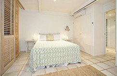 Absolute Beachfront Belongil Summerhouse - Accommodation Batemans Bay 5