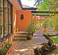 Adelaide Hills Retreats - Villa Lemoni - Accommodation Batemans Bay