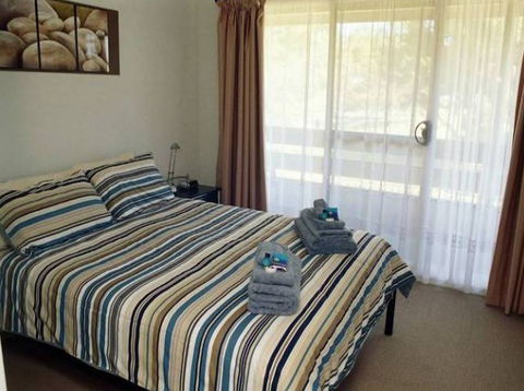 Lake Shore Apartment - Accommodation Batemans Bay 2