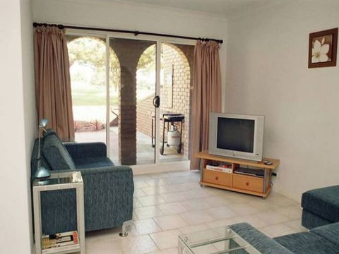 Lake Shore Apartment - Accommodation Batemans Bay 5