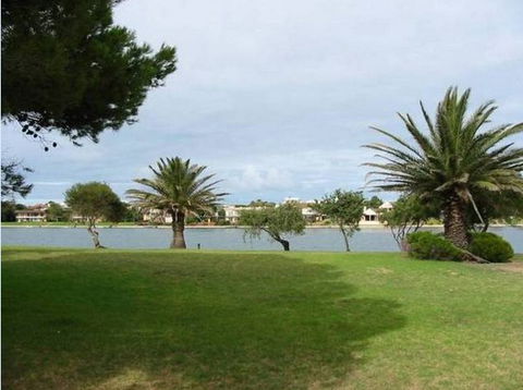 Lake Shore Apartment - Accommodation Batemans Bay 6