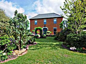 Mrs Currie's House B&B - Accommodation Batemans Bay 0