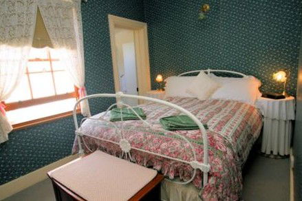Wilmot Arms Inn - Accommodation Batemans Bay 2