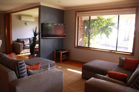 Plantation Point Beach House - Accommodation Batemans Bay 3