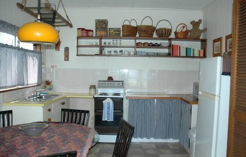 A Lake House At Burrill Lake - Accommodation Batemans Bay 4