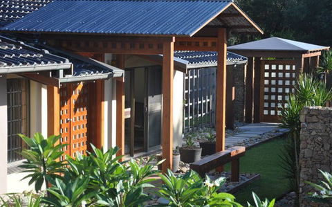 Beachfront House - Accommodation Batemans Bay 3