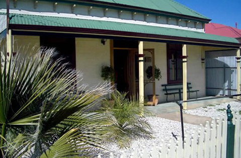 Emaroo Cottage On Argent Street - Accommodation Batemans Bay 1