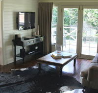 Book Barn Cottage - Accommodation Batemans Bay