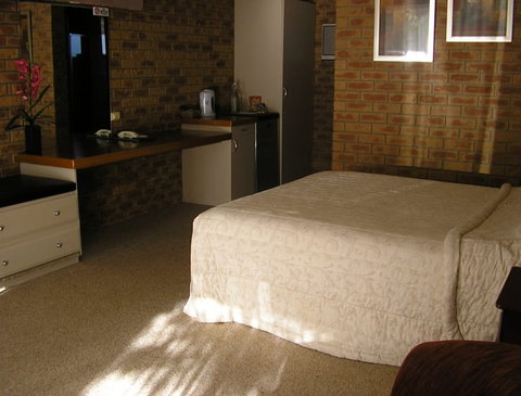 Jolly Swagman Holbrook Motor Inn - Accommodation Batemans Bay 1
