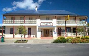 Apsley Arms Hotel - Accommodation Batemans Bay 1