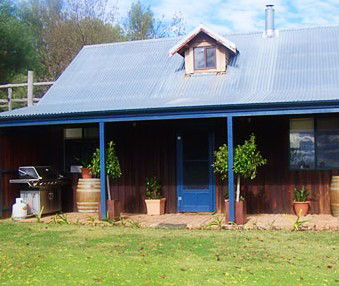 Cherry Lane Cottage - Accommodation Batemans Bay 4