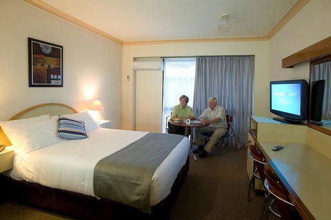 Longreach Motor Inn - Accommodation Batemans Bay 0