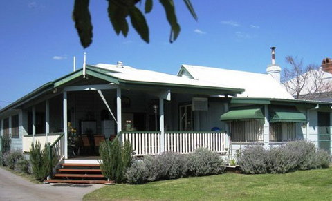 Pitstop Lodge Guesthouse And Bed And Breakfast - Accommodation Batemans Bay 2