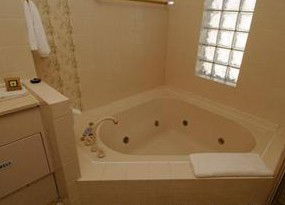 Leslie QLD Accommodation Batemans Bay
