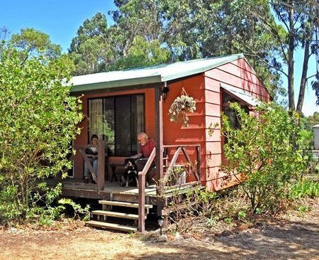 Uhuru Chalets - Accommodation Batemans Bay 4