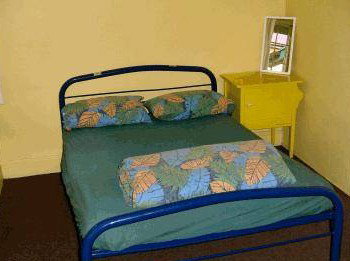 Backpacker Yellow Submarine - Accommodation Batemans Bay 1
