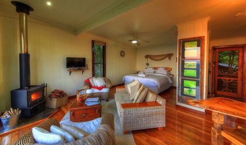 At Remingtons B & B - Accommodation Batemans Bay 4