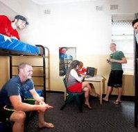 Maze Backpackers And Cb Hotel - Accommodation Batemans Bay