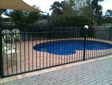 Golden Guitar Motor Inn - Accommodation Batemans Bay 0