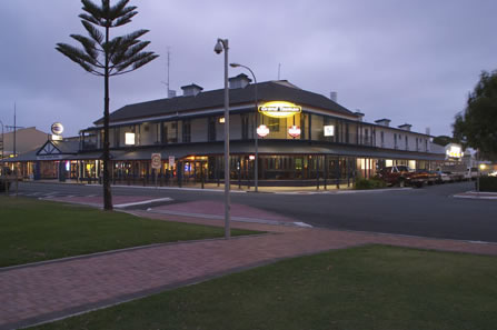 Grand Tasman Hotel - Accommodation Batemans Bay 0