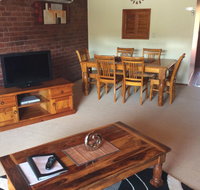 Cleveland Visitor Villas Motel  Shailer Park Garden Villas - Accommodation Batemans Bay