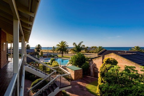 Busselton Beach Resort - Accommodation Batemans Bay 3