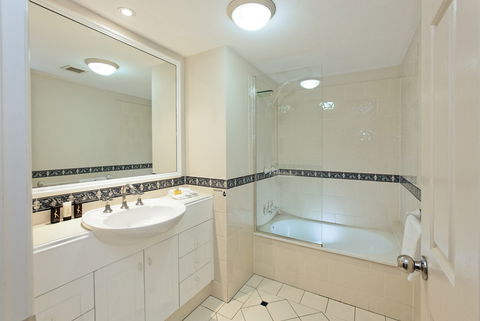 La Grande Apartments Broadbeach - Accommodation Batemans Bay 3