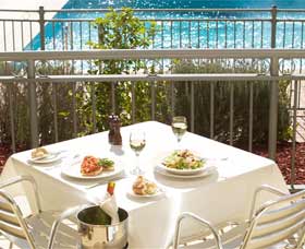 The Crowne Plaza Hotel - Accommodation Batemans Bay 0
