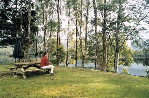 Tullah Lakeside Chalet - Accommodation Batemans Bay 0