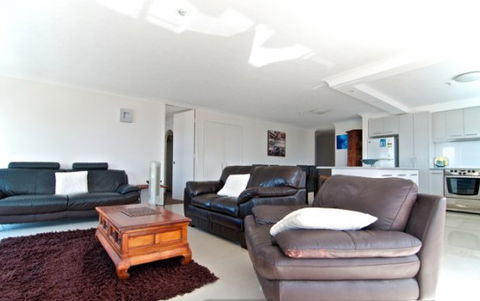 SURFERS CHALET HOLIDAY APARTMENTS - Accommodation Batemans Bay 2