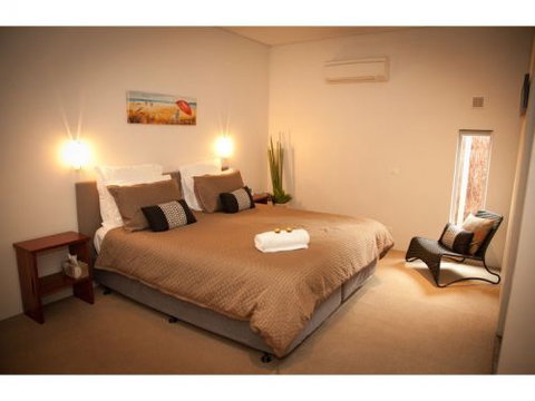 Hanover Bay Studio Apartments - Accommodation Batemans Bay 0