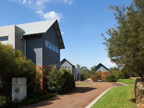 Hanover Bay Studio Apartments - Accommodation Batemans Bay 4