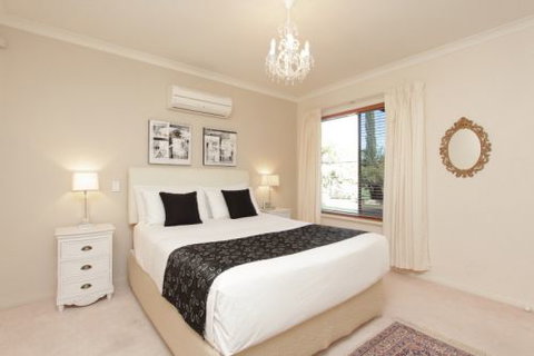 Tea Tree Manor - Accommodation Batemans Bay 0