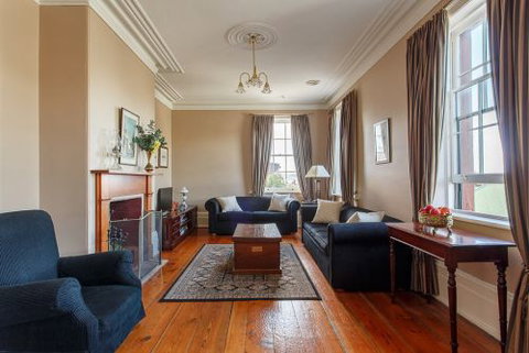 Grand Old Duke The - Accommodation Batemans Bay 1