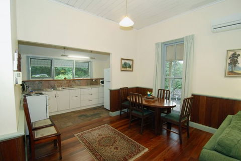 Fernridge Farm Cottage - Accommodation Batemans Bay 5