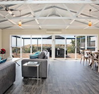 Coral Sands Luxury Beach House - Accommodation Batemans Bay
