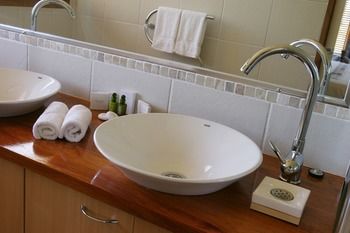 Lake Weyba Cottages Noosa - Accommodation Batemans Bay 9